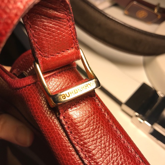 Rare Vintage Burberry’s Red Leather Stirrup Buckle Cross-Body Bag with COA - Picture 7 of 16